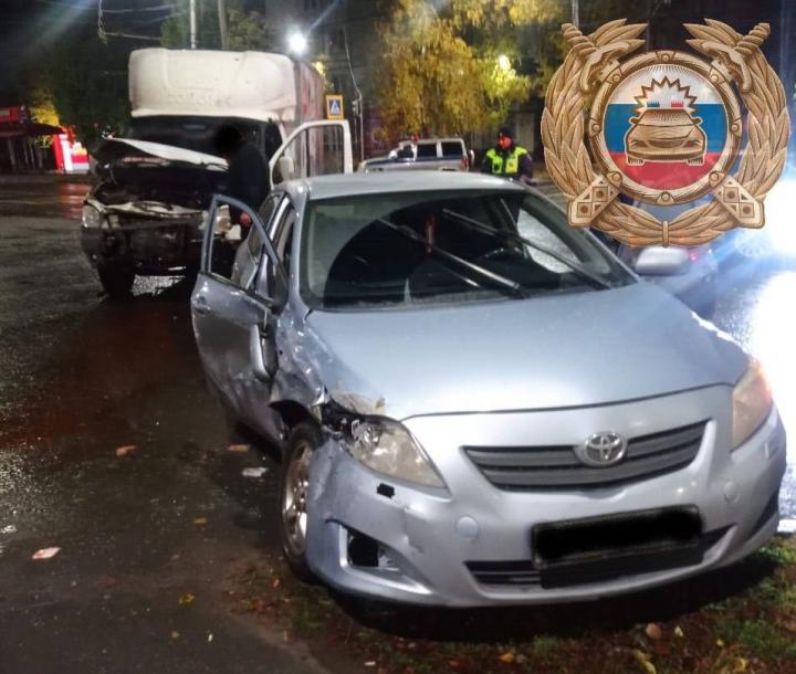 Ночная «Газель» протаранила Toyota в Балаково