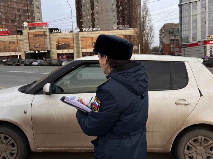 В Саратове приставы арестовали 3 машины должников из-за десятков тысяч долгов