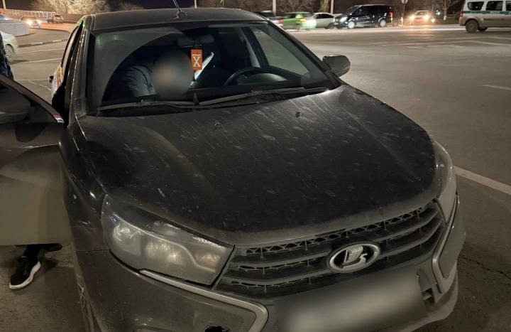 В Саратове у женщины арестовали Lada Vesta из-за множества неоплаченных штрафов