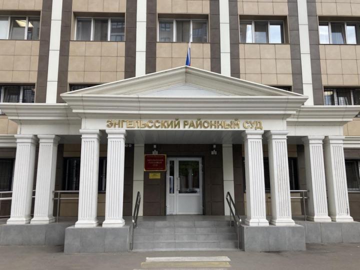 В Энгельсе владельцы самовольных построек начали оформлять дома после исков администрации