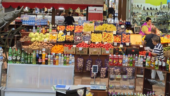 1,6 млн без кассы - 30 суток простоя: в Саратове закрыли овощной павильон  