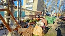 В Энгельсе на улице Маршала Василевского устроили стихийную свалку