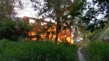 В Балакове горела расселенная двухэтажка