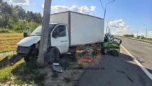 В Саратове грузовик протаранил столб из-за удара легковушки с пенсионеркой за рулем