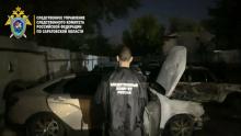 На Рижской улице в Саратове сгорел автомобиль с мужчиной внутри
