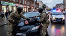 Трижды нападал на одного и того же гаишника: в Саратове вынесли суровый приговор водителю без номеров