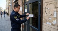Сняли вывеску и закрыли двери: в Энгельсе наказали владельца пекарни за наем нелегала