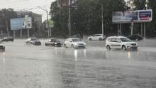 Мокрые дороги могут стать опасными для водителей в Саратове